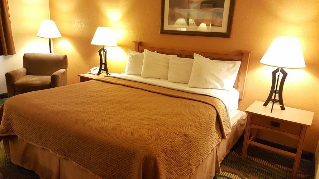 Travelodge by Wyndham Muskegon Eksteriør billede