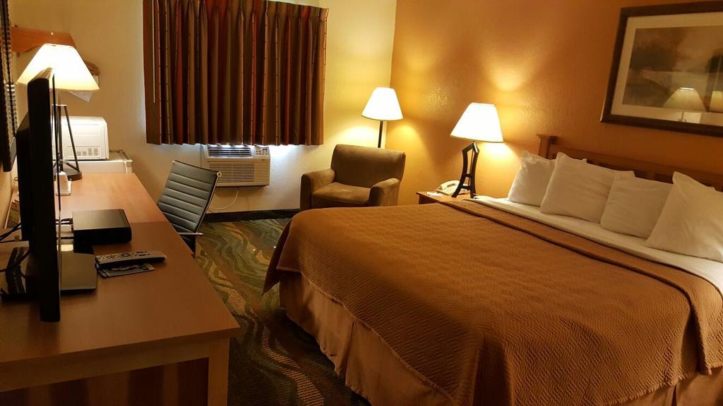Travelodge by Wyndham Muskegon Eksteriør billede