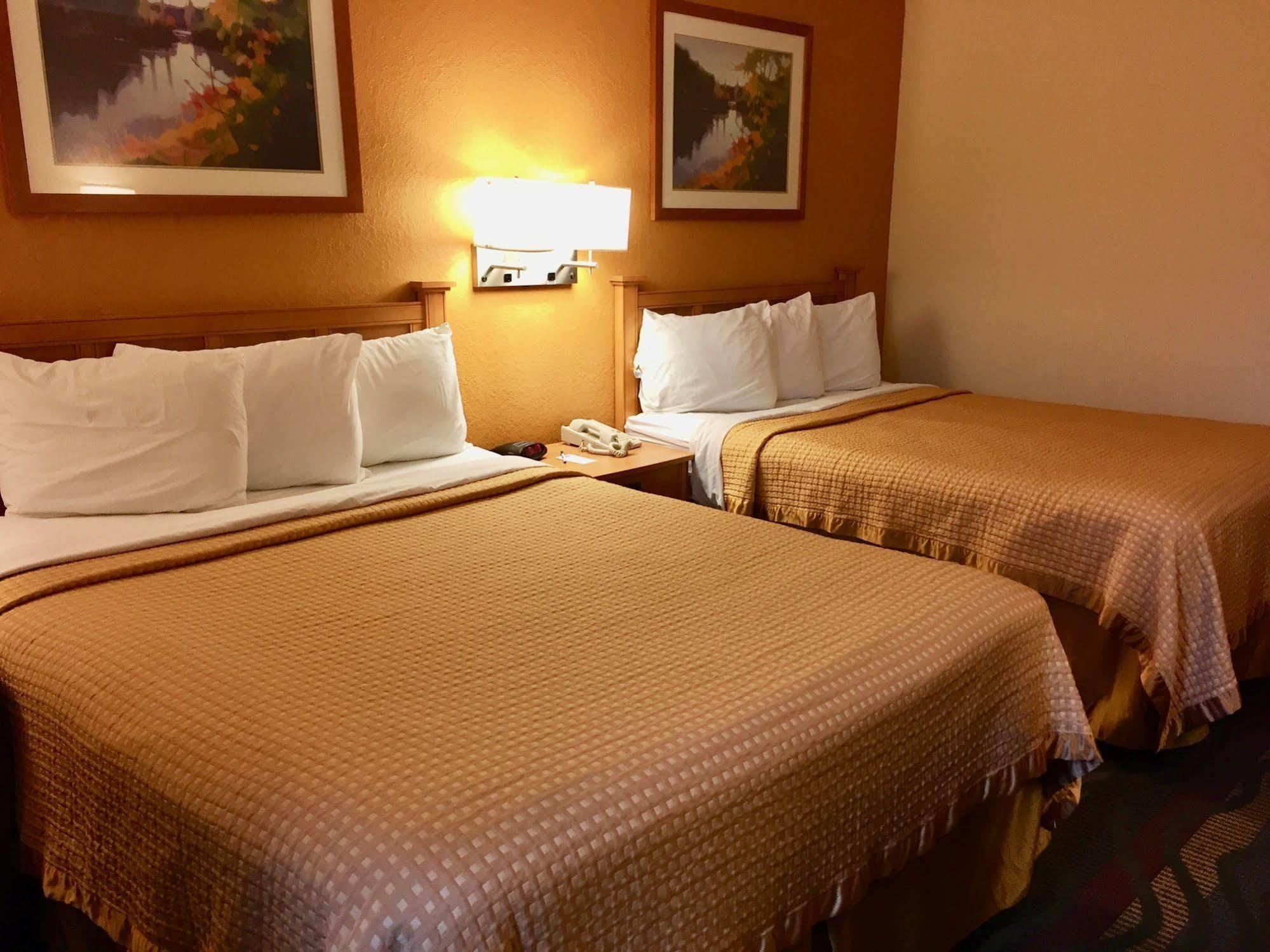 Travelodge by Wyndham Muskegon Eksteriør billede
