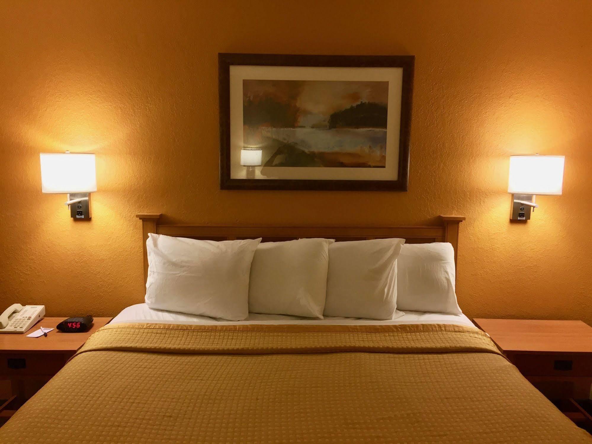 Travelodge by Wyndham Muskegon Eksteriør billede