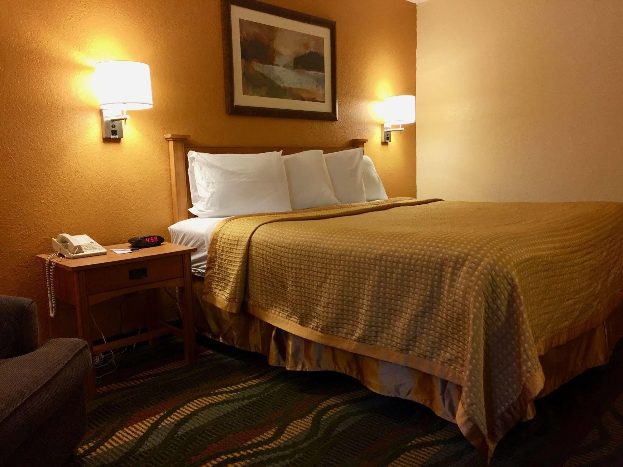 Travelodge by Wyndham Muskegon Eksteriør billede