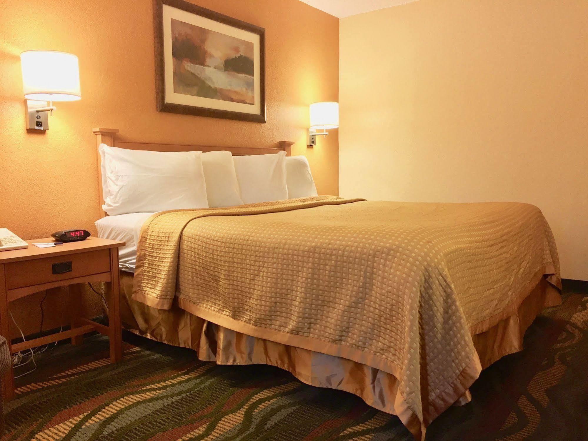 Travelodge by Wyndham Muskegon Eksteriør billede
