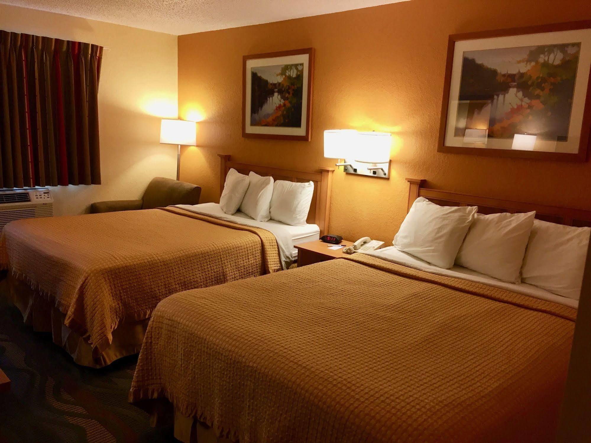 Travelodge by Wyndham Muskegon Eksteriør billede