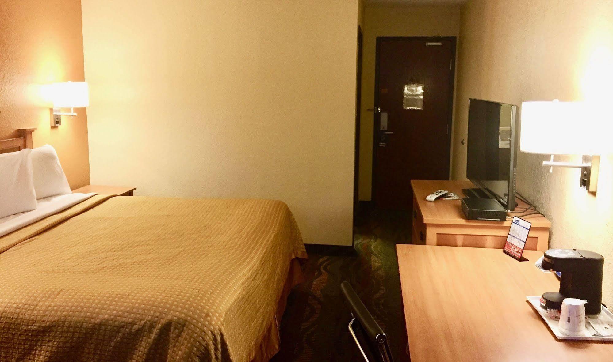 Travelodge by Wyndham Muskegon Eksteriør billede